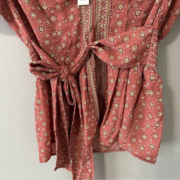 NWT Max Studio Clay/Floral Ruffle Sleeves V-Neck Tie Side Blouse Size XS - Picture 6 of 13